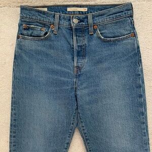 Levi’s Medium Wash “Wedgie” High Rise Straight Leg Jeans Size 26